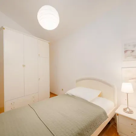 Five Bedroom With Pool Villa Lovreć