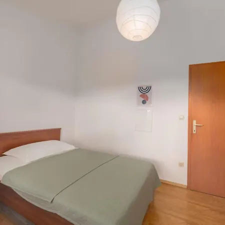 Villa Five Bedroom With Pool Lovreć