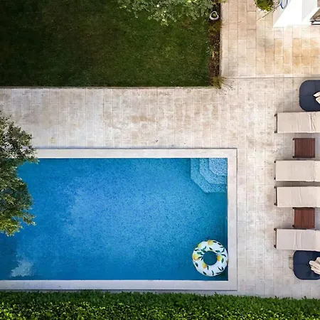 Five Bedroom With Pool Lovreć