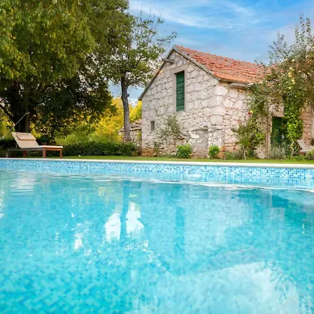 Villa Five Bedroom With Pool