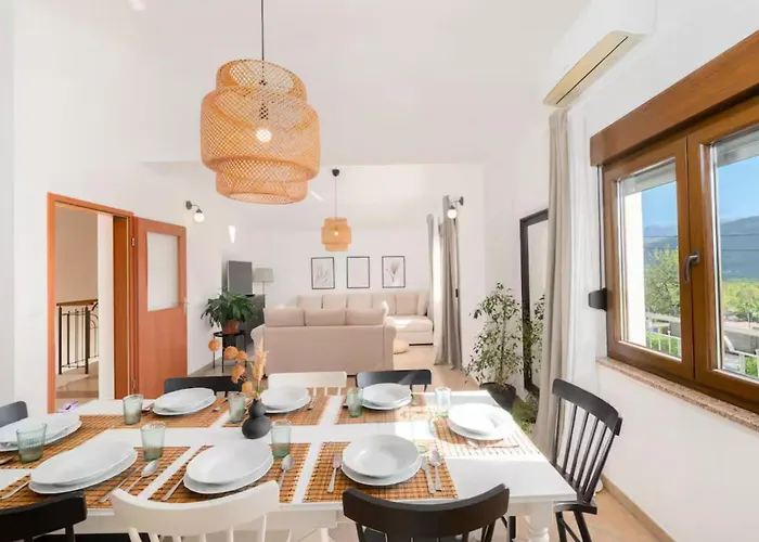 Five Bedroom With Pool Villa Lovrec