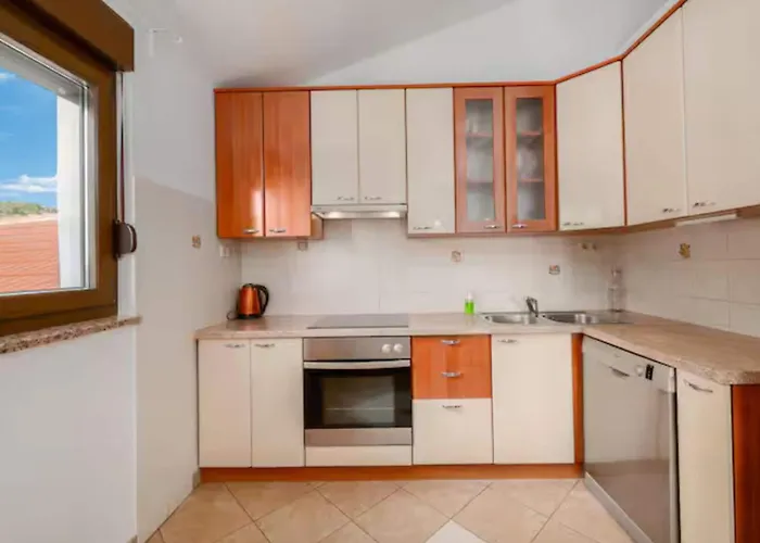 Five Bedroom With Pool