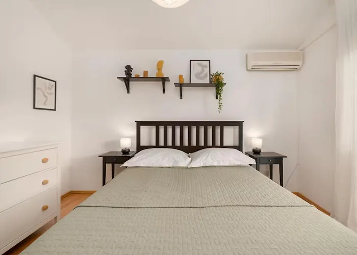 Villa Five Bedroom With Pool *