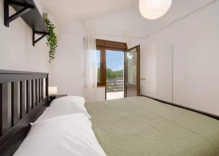 Villa Five Bedroom With Pool Lovrec