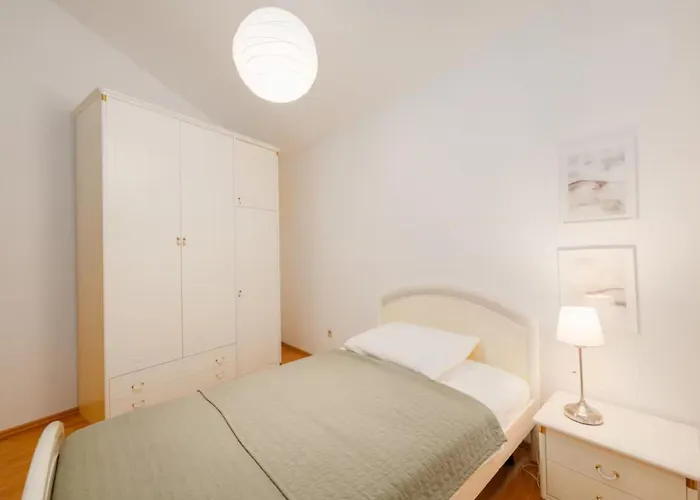 Five Bedroom With Pool Villa Lovrec