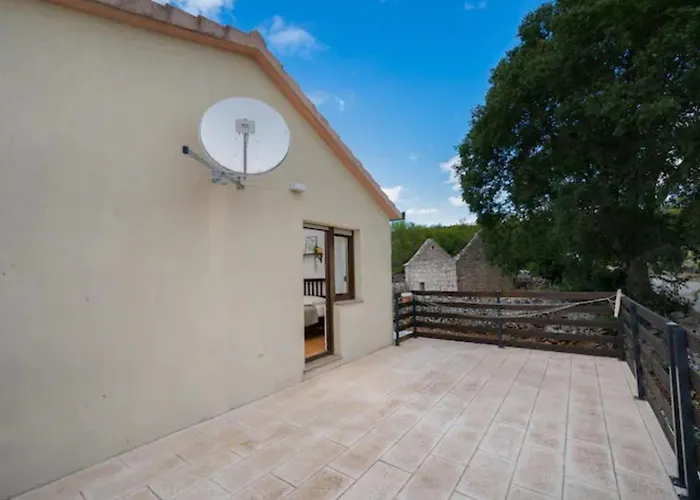 Five Bedroom With Pool