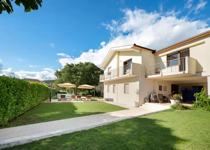Villa Five Bedroom With Pool *