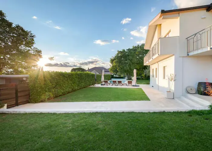 Five Bedroom With Pool Villa