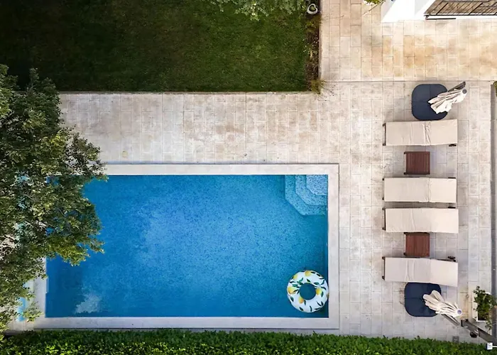 Five Bedroom With Pool Lovrec