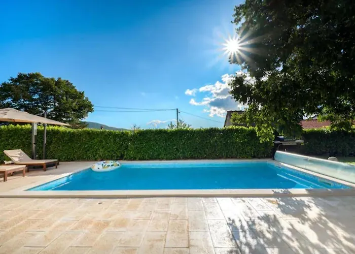 Villa Five Bedroom With Pool *