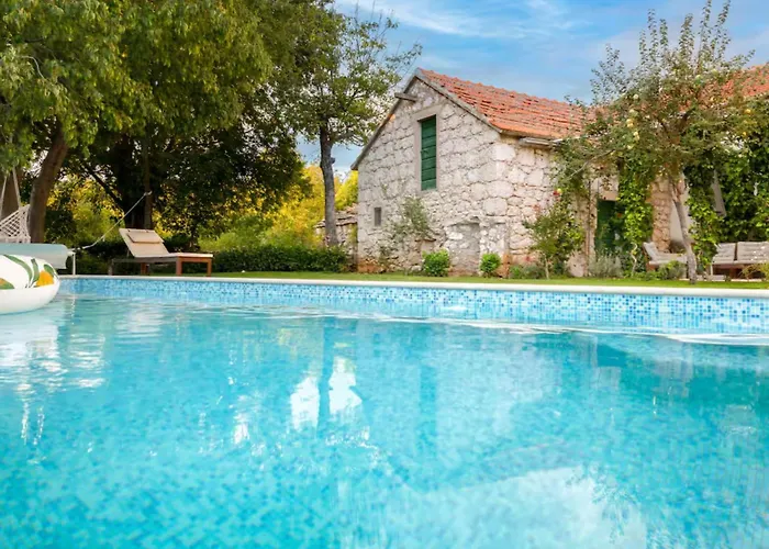 Villa Five Bedroom With Pool
